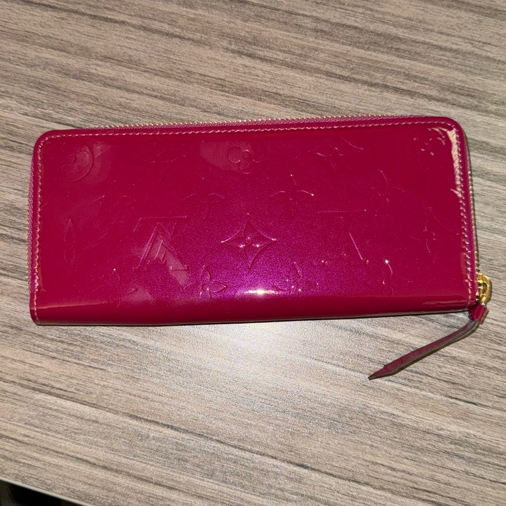 Louis Vuitton like NEW Zippy Vernice Fuchsia Wallet